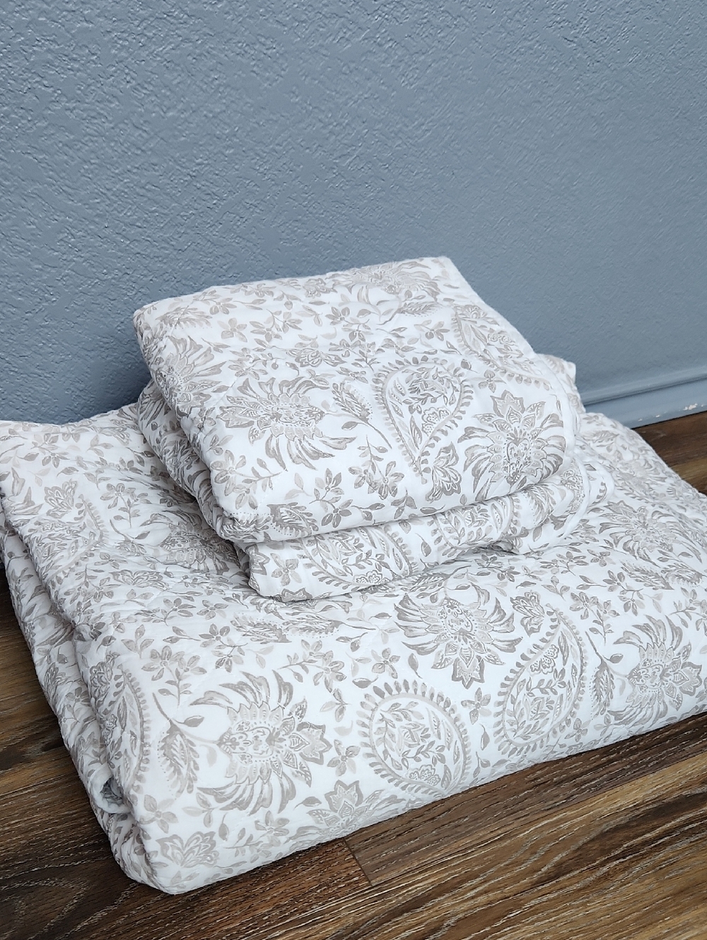 3 Pc Rachel Zoe Quilt & Shams Set